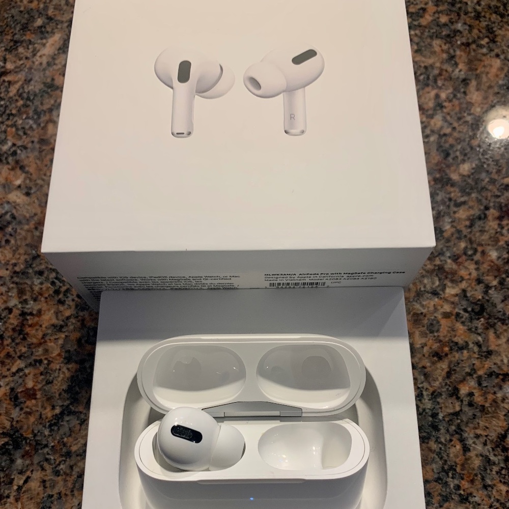 Apple Air Pod Pro 1st generation USB cord ear buds LEFT SIDE ONLY NIB